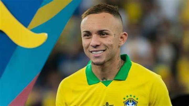 Age Everton Soares