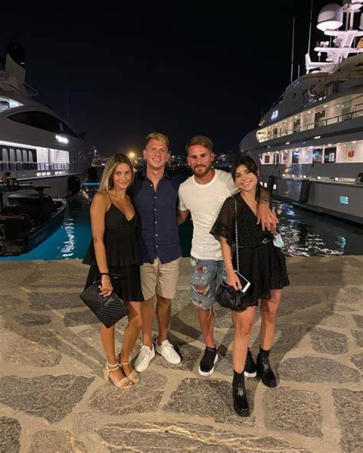 Alexis Mac with his friends
