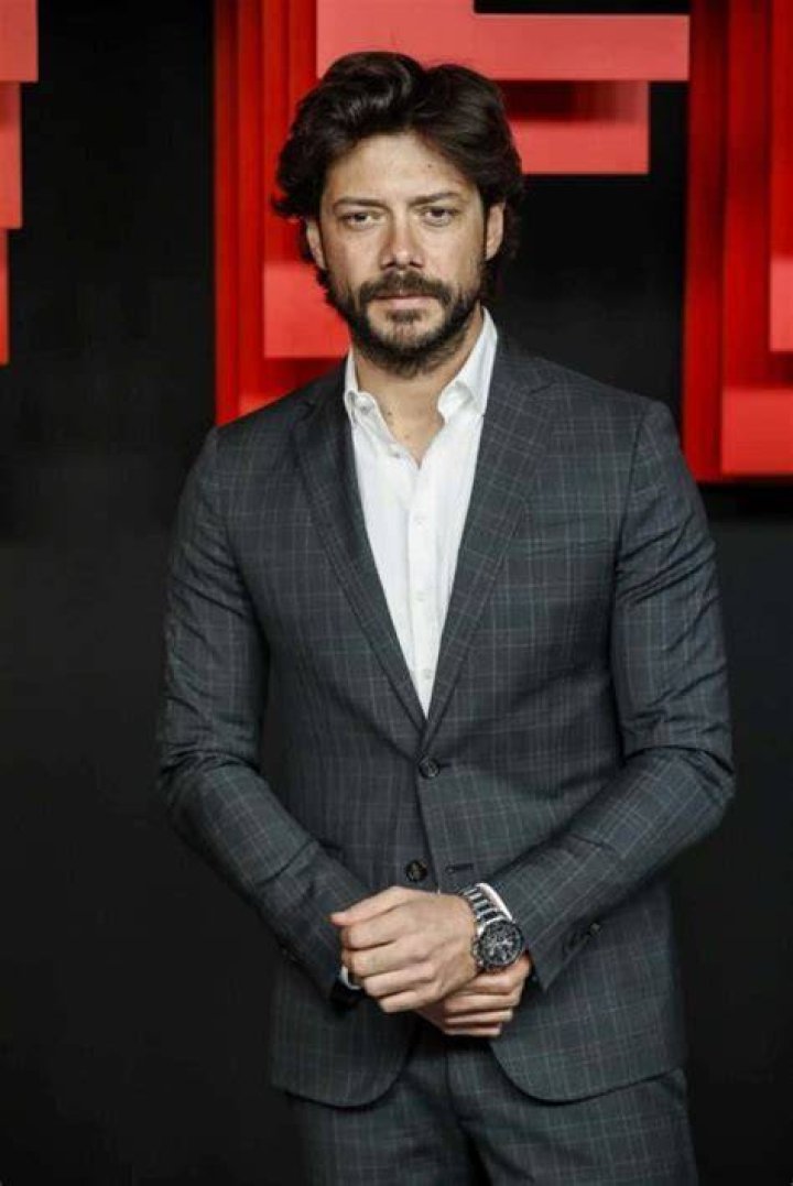Alvaro Morte Height and Weight