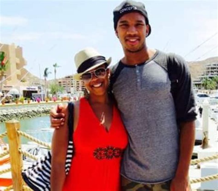 Avery Bradley with his mother (Source bostonglobe.com)