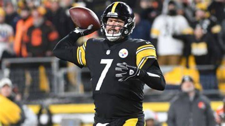 ben roethlisberger on the field