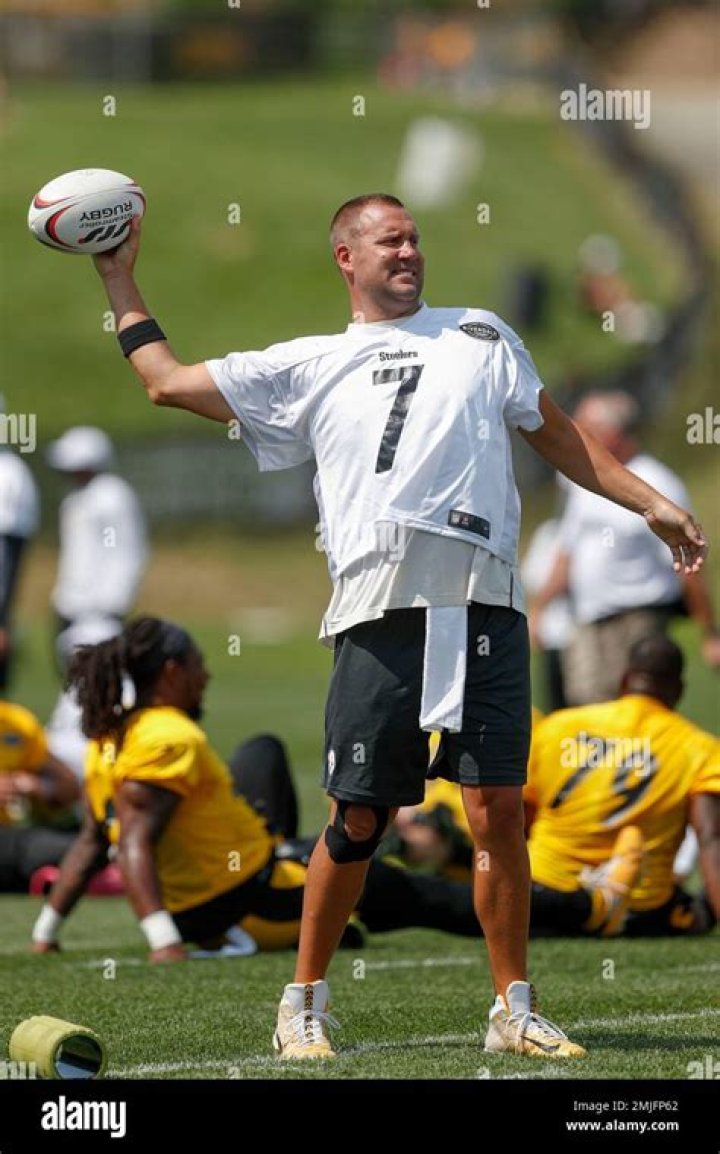 Ben Roethlisberger Throwing A Ball