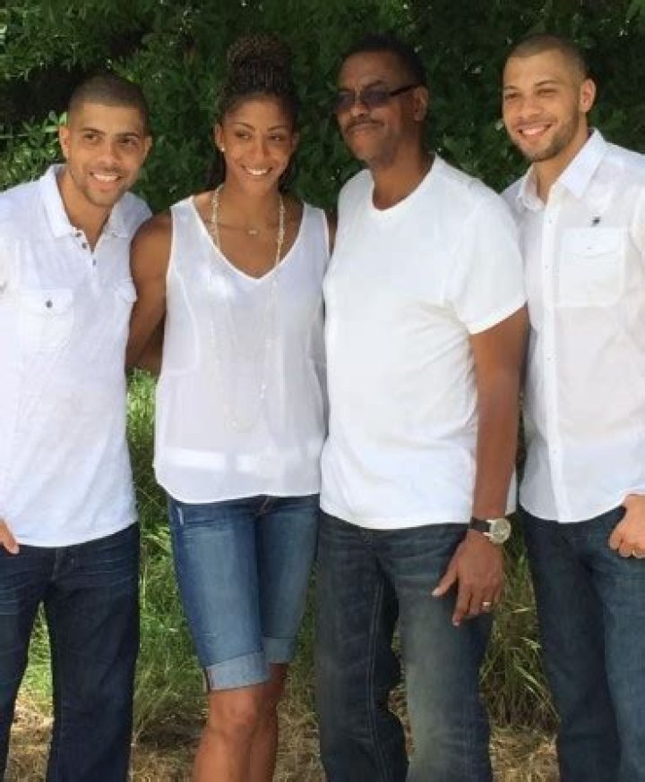 Candace Parker Father Larry Parker Poses With His Daughter As Holds Her WNBA Trophy