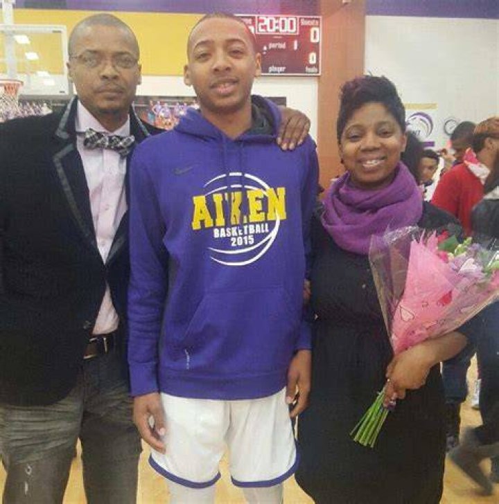 Carlik Jones With His Parents