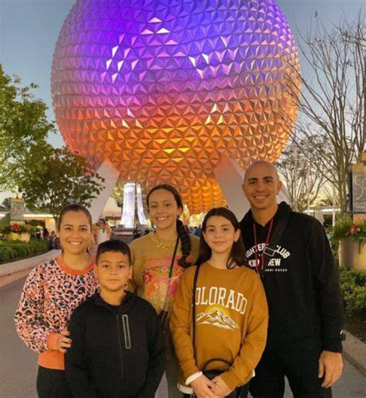 Carlos Arroyo With His Family