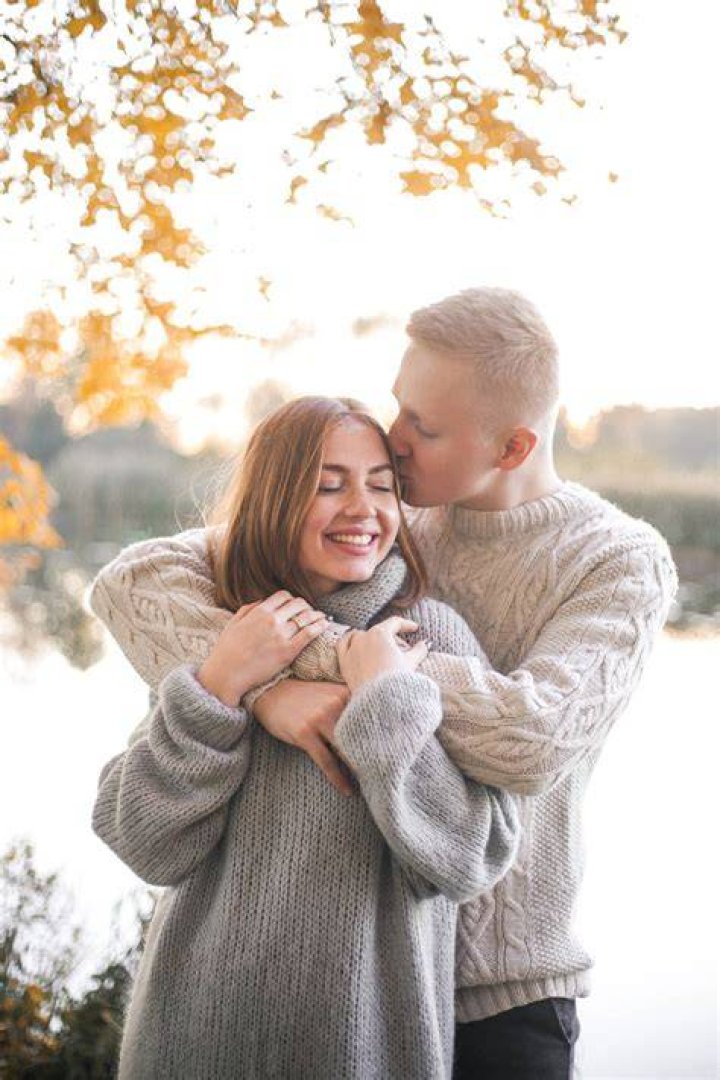 couple hugging couple hugging