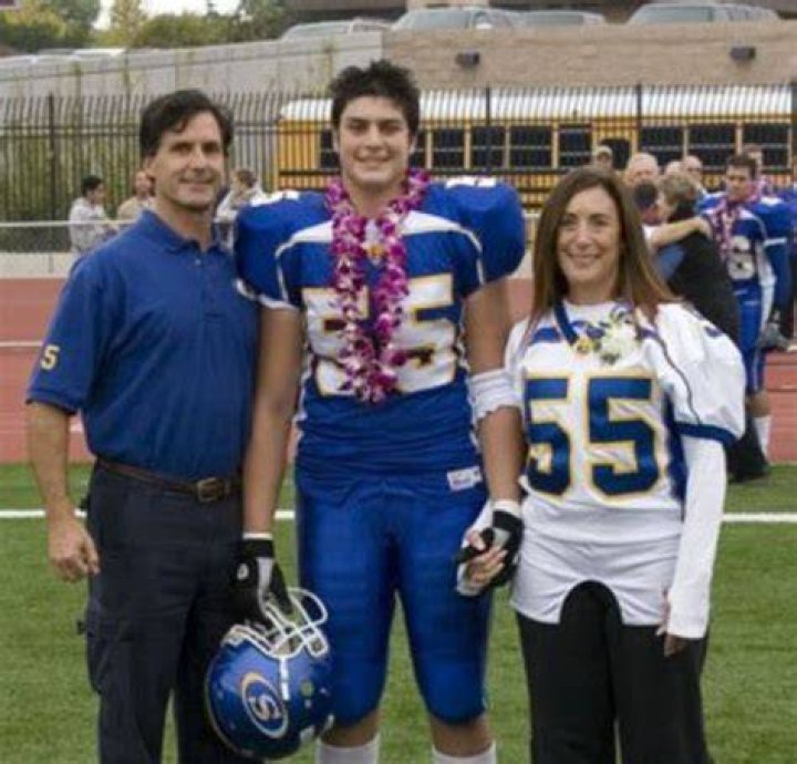 David Bakhtiari With His Parents And Siblings On Their Childhood