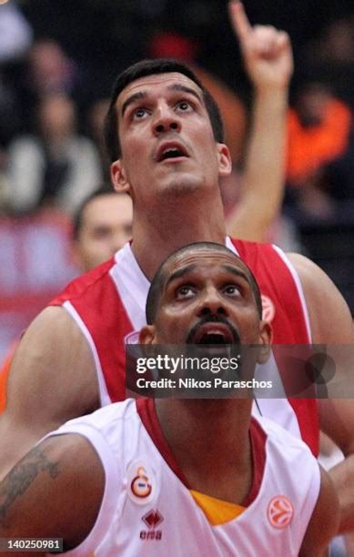 During the 2012 EuroLeague Basketball, Acie defended the ball against the Istanbul team.