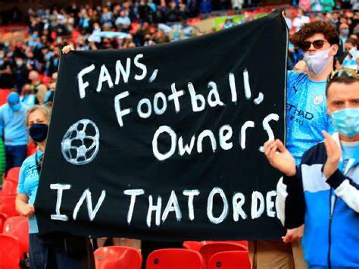 Fans protesting against European Super League (Source BeSoccer)
