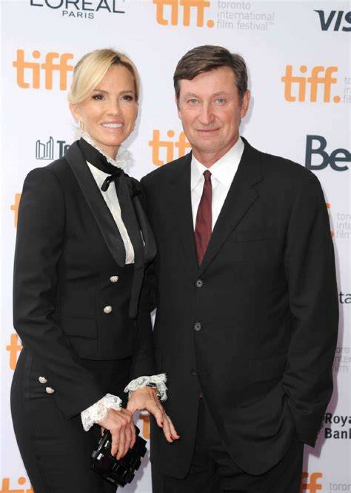 Janet Jones With Her Husband Wayne Gretzky