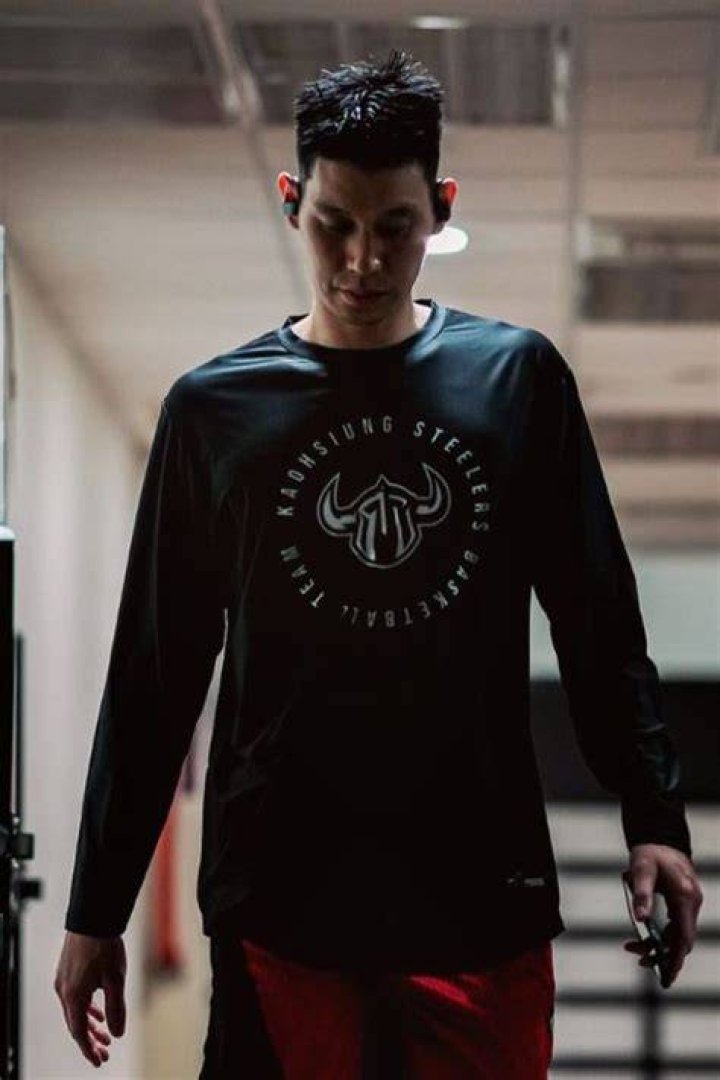 Jeremy Lin Getting Ready For The Game