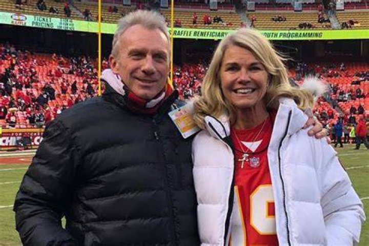 Joe Montana With His Wife And Kids Elizabeth & Alexandra