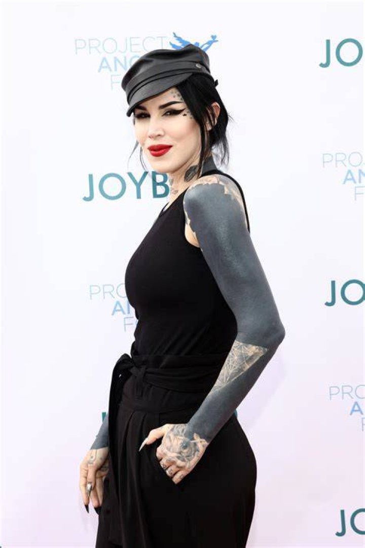  Kat Von D Lock-it Tattoo Foundation