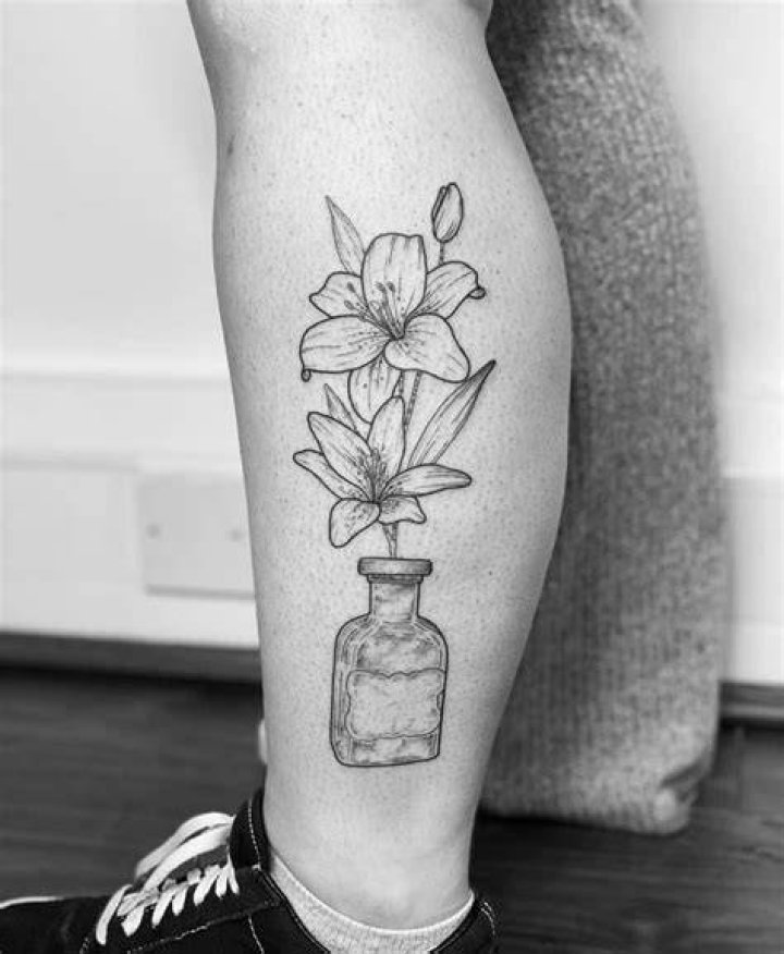 Linework Lily Tattoo Betaamundy