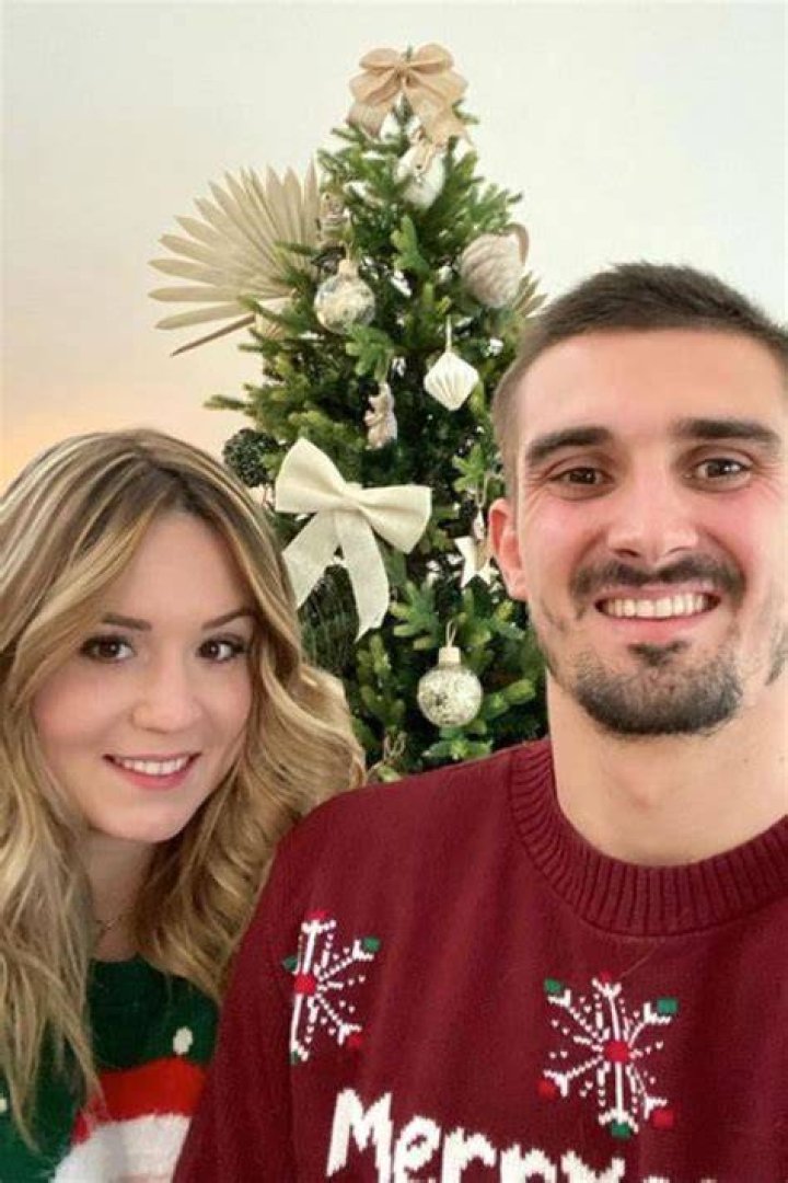 Thomas And Sophie Pictured Celebrating Christmas 2020 In The French Defender's Home