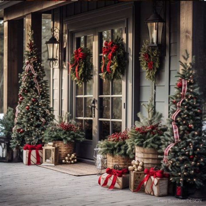 unused-fireplace - with - Christmas-decoration