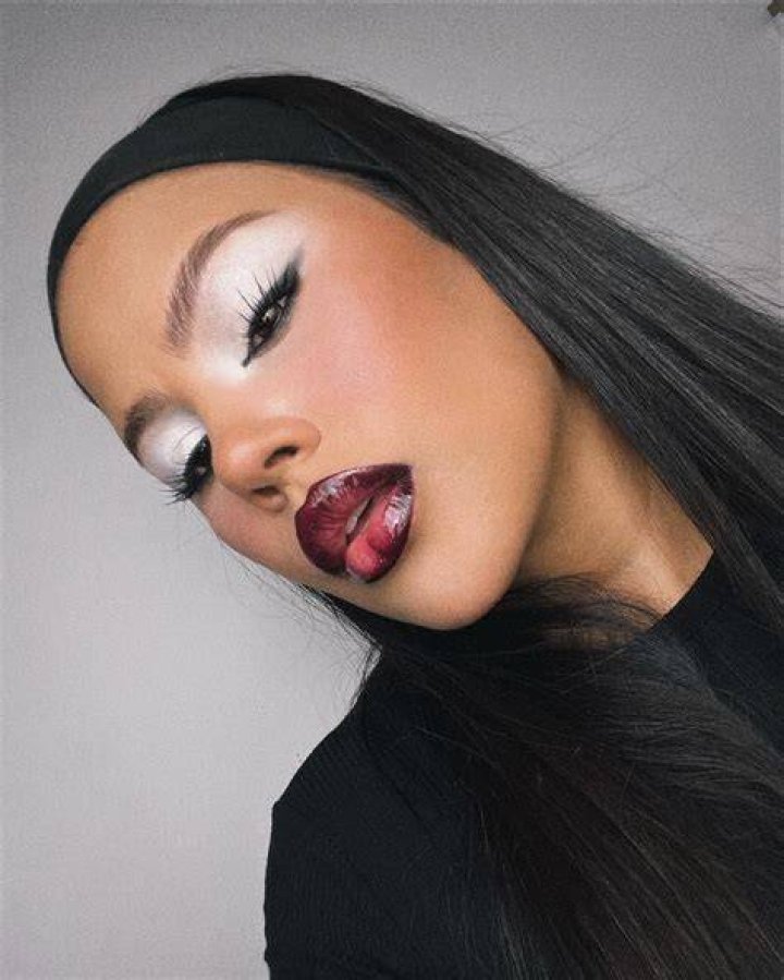 White Eyeshadows to Dramatize Your Eye Makeup Seamlessly White Eyeshadows to Dramatize Your Eye Makeup Seamlessly